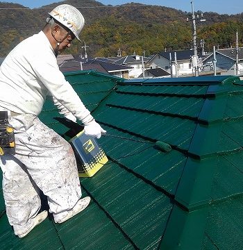 屋根の塗装上塗り2回目