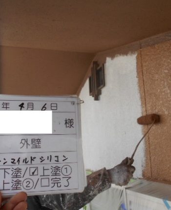 外壁の上塗り１回目