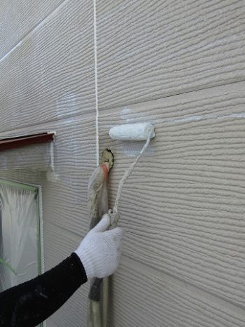 下塗り塗装中