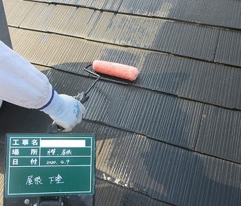 屋根の下塗り