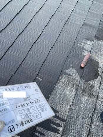 屋根の下塗り２回目