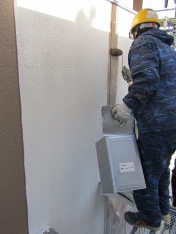 外壁のフッ素上塗り１回目