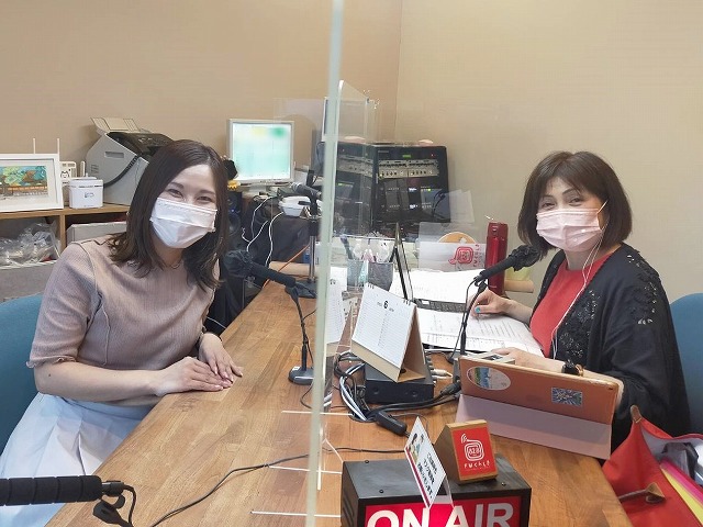 ラジオ出演中