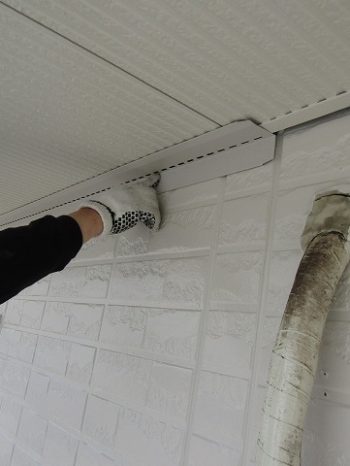 コウモリよケ取り付け作業