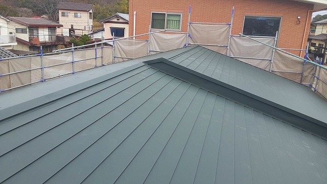 屋根カバー工法　完成