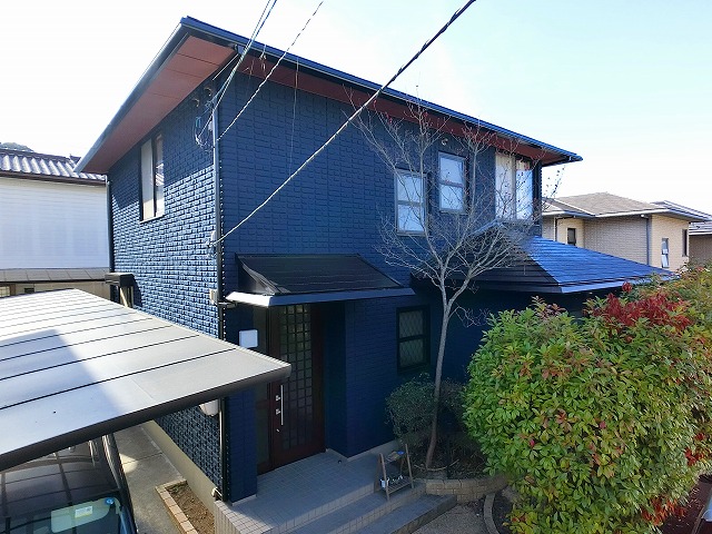 ネイビー系の外壁