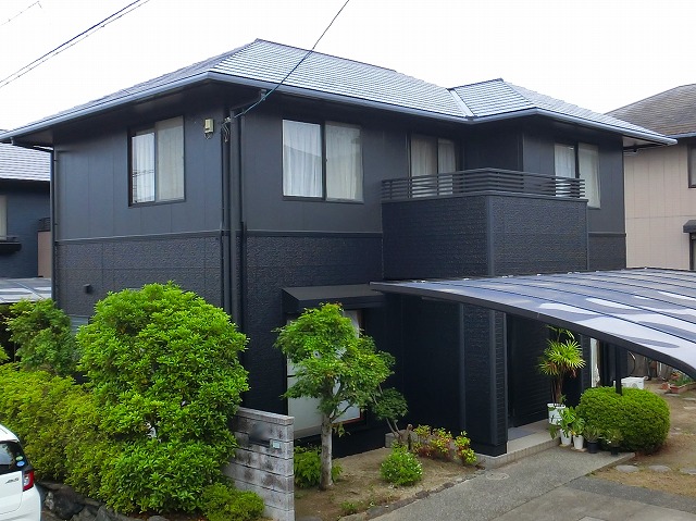 ブラック色の外壁