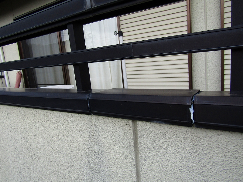 笠木のコーキングの切れ