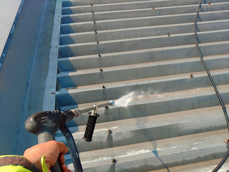 屋根の高圧洗浄