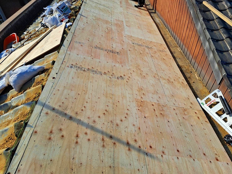 野地板を張り替える