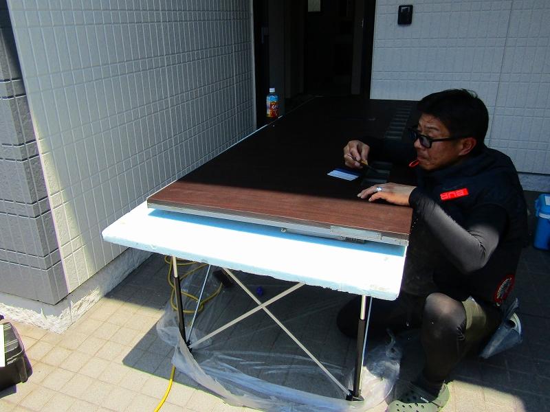 ドアのシート張り