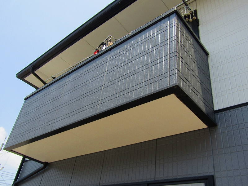 バルコニーはグラナート吹き付け塗装