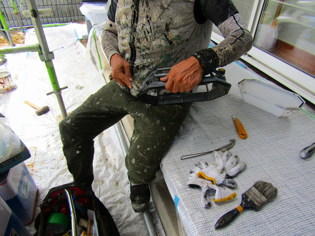 玄関の照明の塗装