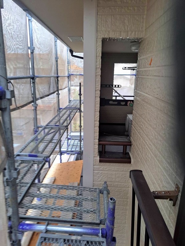 コーナーを板金でカバー