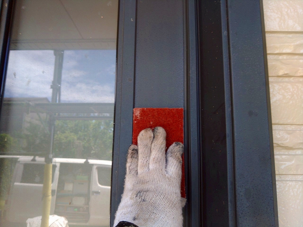 玄関ドア塗装　ケレン