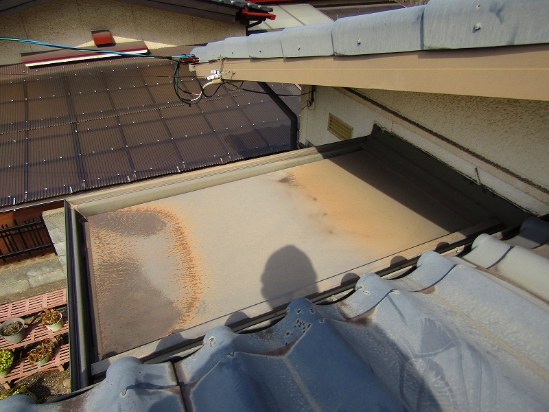 玄関上部の劣化