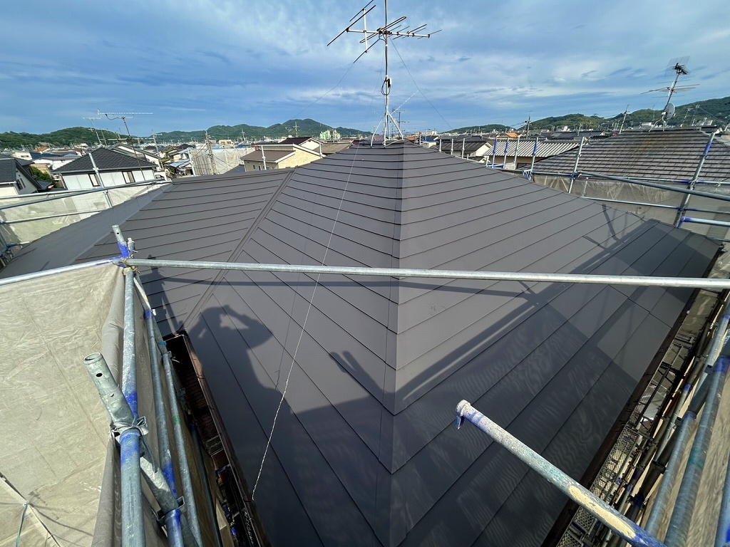 屋根　カバー工法完成