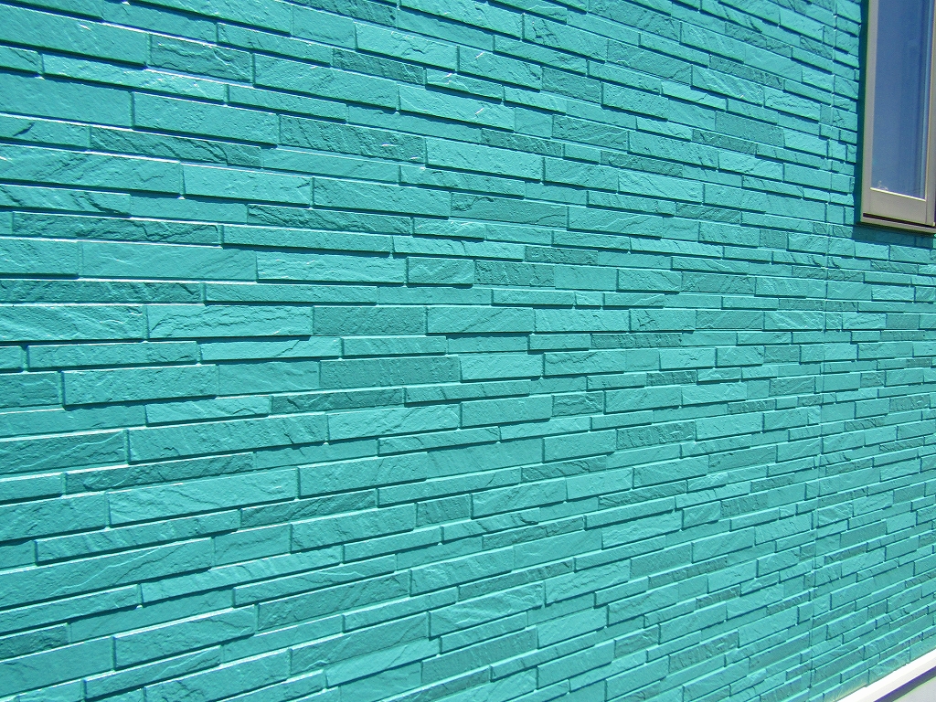 ターコイズグリーンの外壁