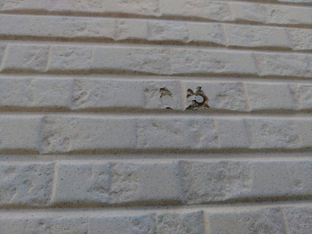 サイディングビス打ちの割れ